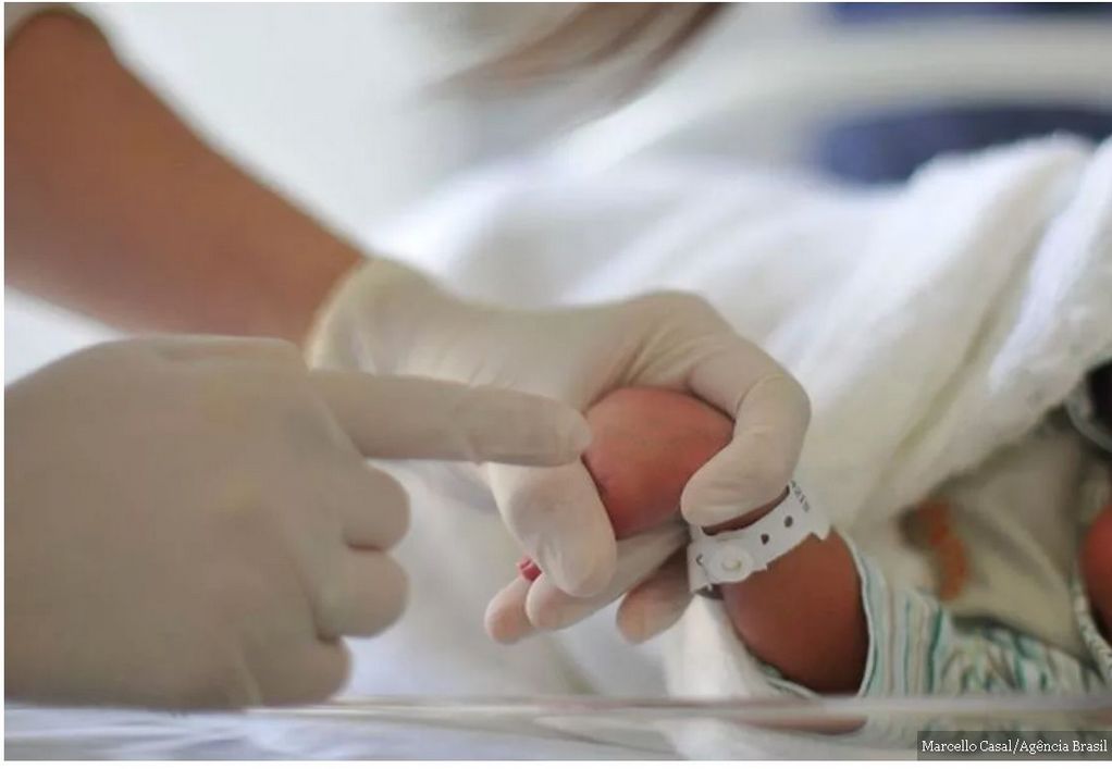 Com falta de oxigênio, foi preciso obter cilindros em caráter emergencial para 61 bebês prematuros internados em Manaus. Bruno Fonseca, Agencia Publica