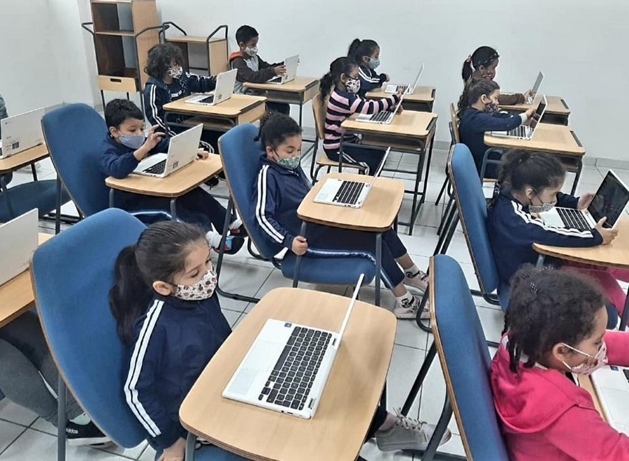 Novas salas informatizadas e inovação despertam interesse dos alunos da rede