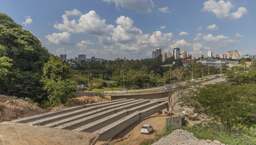 Obra de ligação na avenida Café do Ponto segue em ritmo acelerado