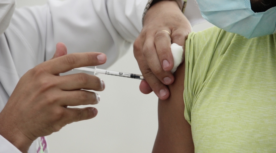 Vacinação contra gripe e Covid-19 acontece neste final de semana em Barueri