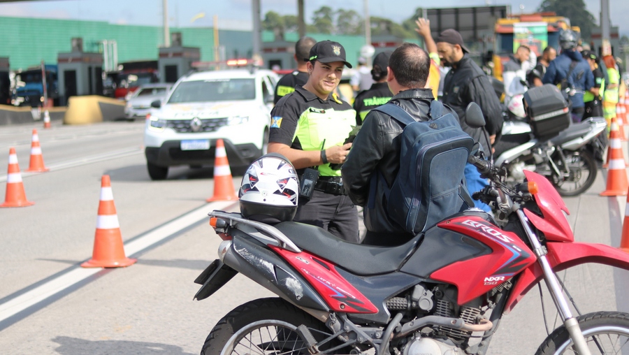 Bliz educativa conscientiza motociclistas no Maio Amarelo