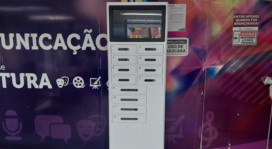 Barueri instala totens para recarga de celular e veiculação de notícias