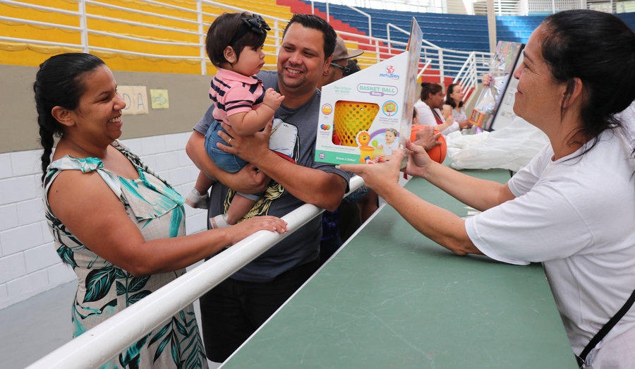 Prefeitura Barueri entrega Brinquedos de Natal para crianças até 10 anos