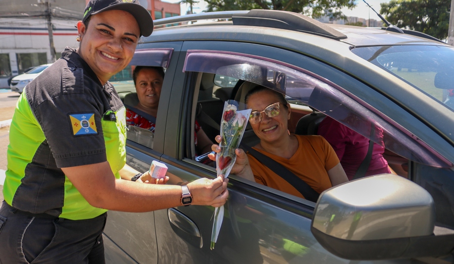 Semurb e CCR Via Oeste fazem ação no Dia Internacional da Mulher