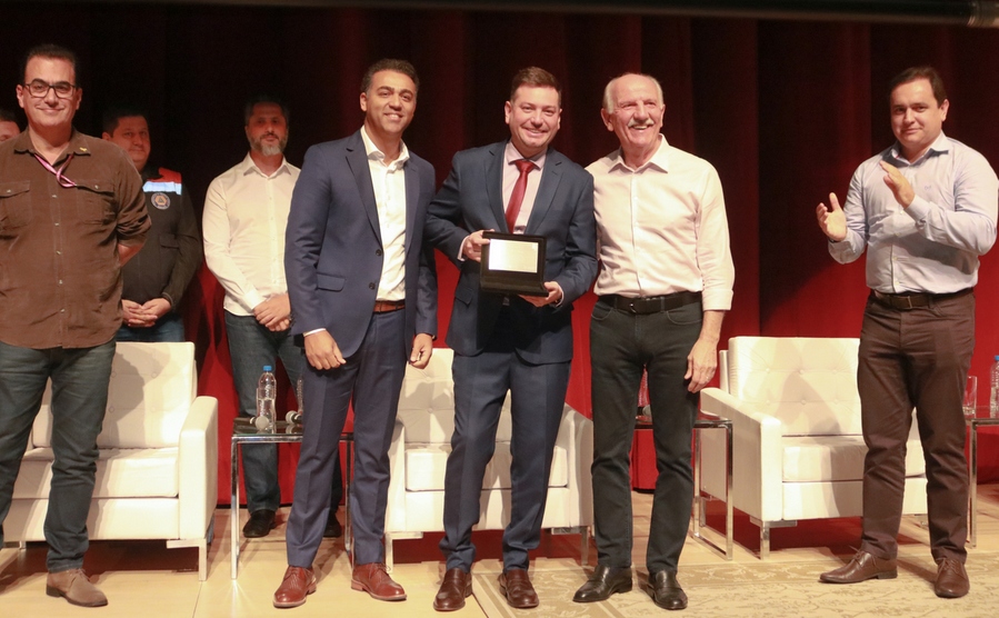 Barueri premia Secretarias e servidores pelo sucesso do Programa Barueri sem Papel