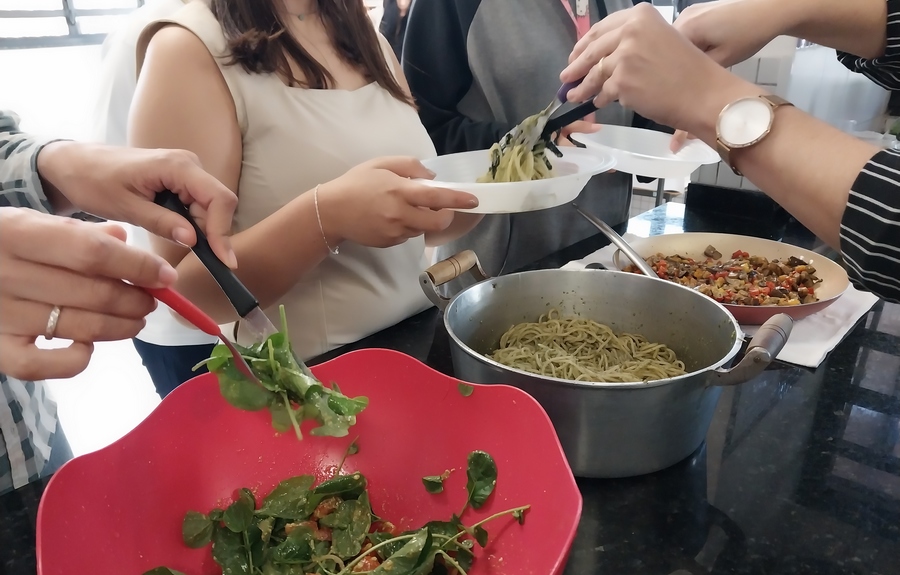 Barueri: Oficina de culinária no Caps Infantojuvenil resgata autoestima de adolescentes