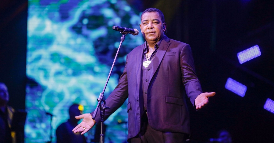 Raça Negra faz público sambar no 2º dia do Natal Encantado 2023 de Barueri  