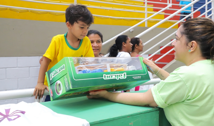 Barueri entrega quase 60 mil brinquedos neste Natal 