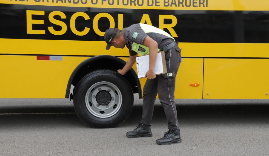 Semurb Barueri realiza vistoria de veículos do transporte escolar 