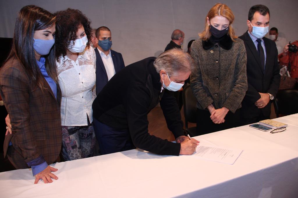 Barueri assina acordo de apoio à família em cooperação com o governo federal