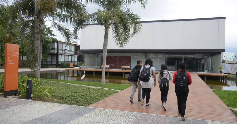 Pesquisa mostra preocupação de estudantes com mercado de trabalho
