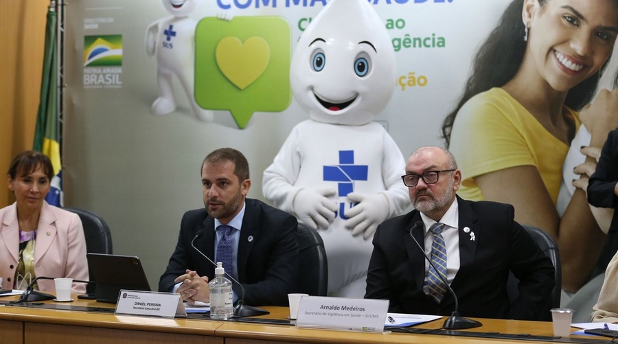 Covid-19: governo libera quarta dose para maiores de 40 anos