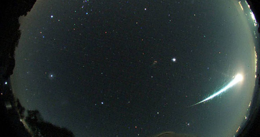 Meteoro superbrilhante é avistado em município de Minas Gerais