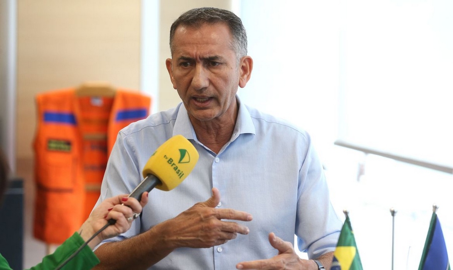 Moradores de São Sebastião estão sem água potável há quatro dias