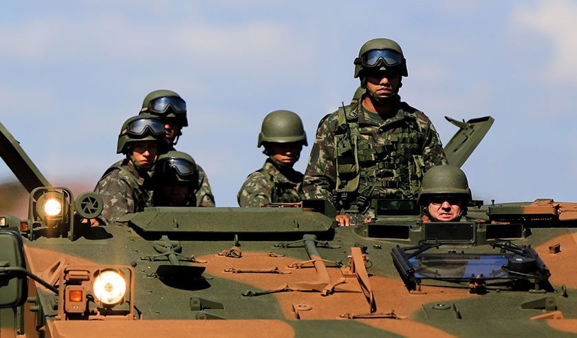 Exército, Marinha e Aeronáutica ocupam a Esplanada no dia de votar a PEC do voto impresso