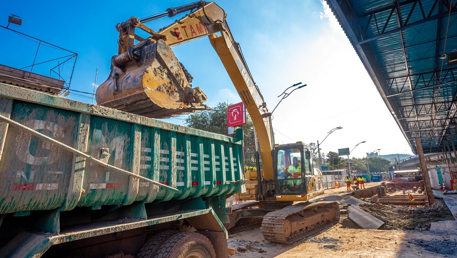 Prefeitura de Itapevi interdita novas vias no centro devido às obras de canalização do Vale do Sol