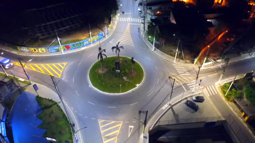 Iluminação led é instalada em 60% das ruas; telegestão agilizará troca de lâmpadas queimadas