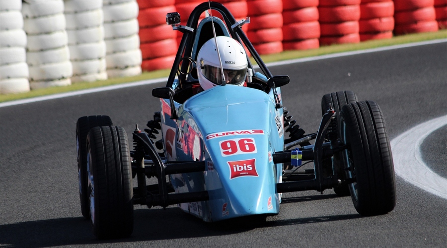 Piloto de Itapevi bate recorde na Fórmula Vee, crava outra pole e garante o 2º lugar