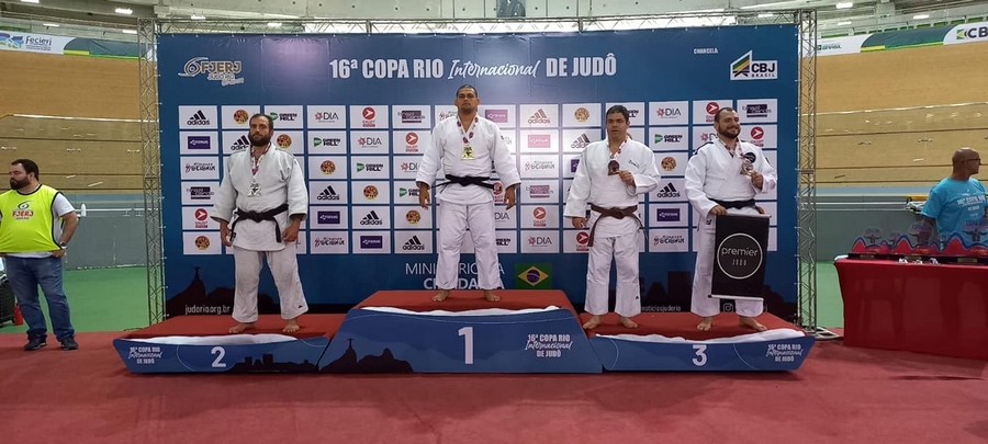 Judocas de Cotia faturam medalhas de prata na Copa Rio Internacional