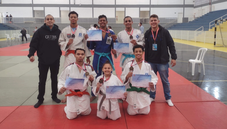 Atletas do futuro de Jandira conquistam quatro medalhas de ouro no Campeonato Paulista Regional de Judô