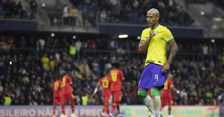 Com Richarlison artilheiro, Brasil derrota Gana em partida amistosa