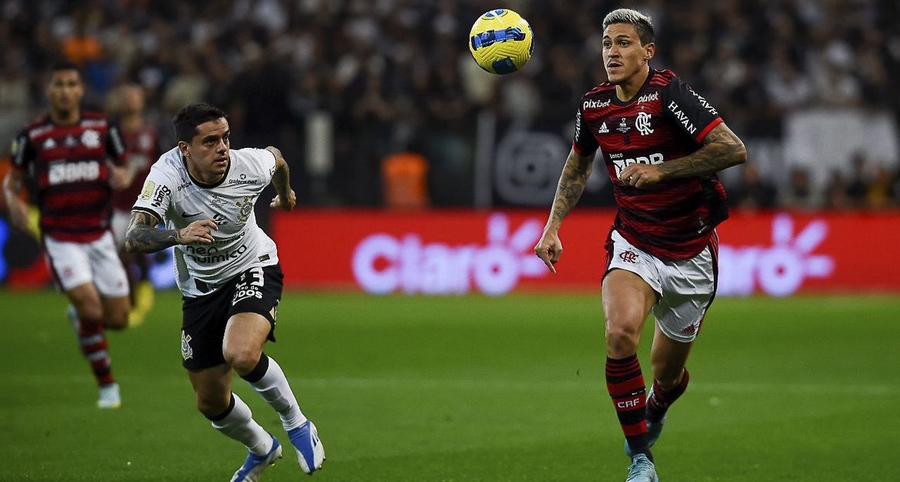 Flamengo e Corinthians buscam título da Copa do Brasil no Maracanã