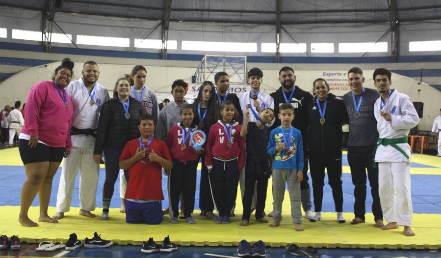 Judocas de Jandira conquistam 19 medalhas na XIII Copa Salto de Judô 