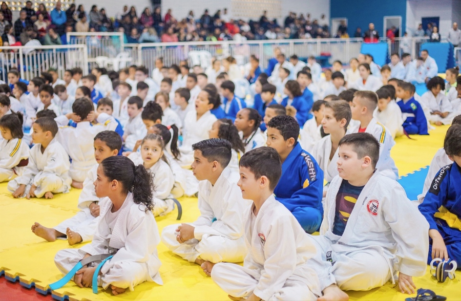 Festival de Judô de Jandira reúne mais de 400 atletas e arrecada quase meia tonelada de alimentos