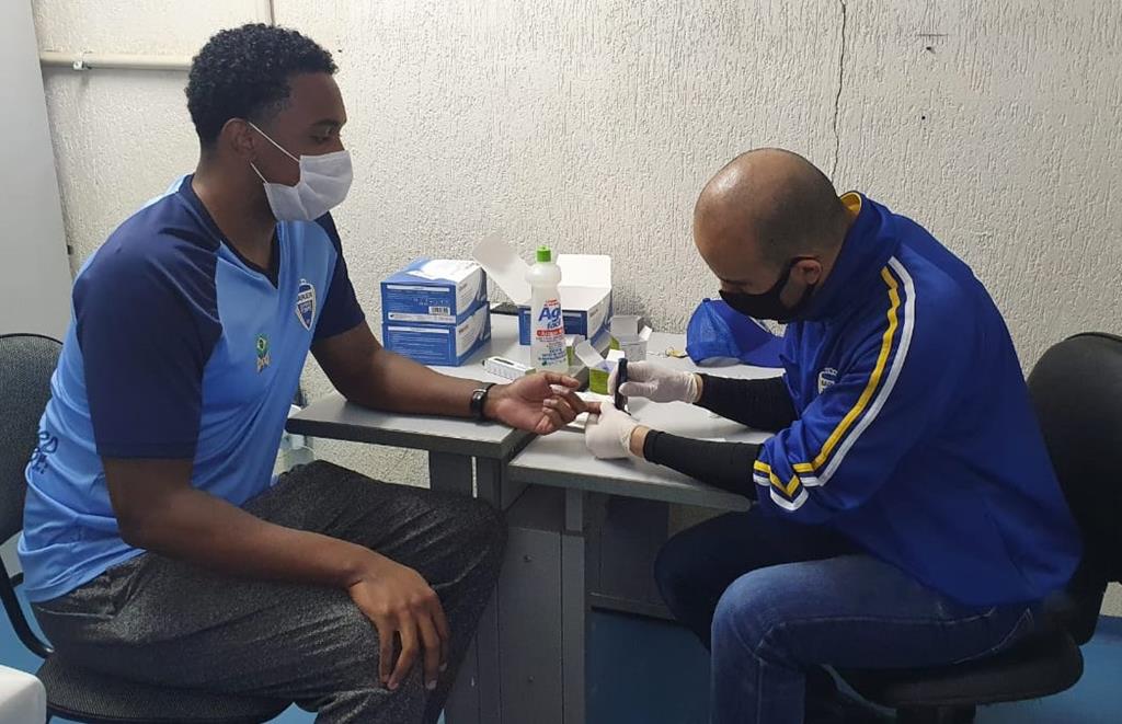 Barueri Esporte Forte realiza testagem quinzenal de Covid-19 em atletas de competição