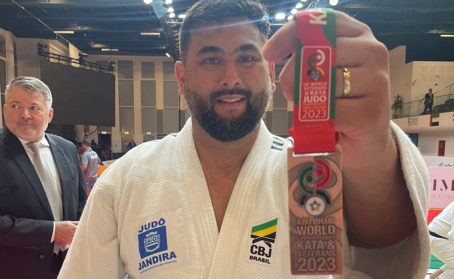 Judô: Sensei da Prefeitura de Jandira conquista pódio no Mundial de Veteranos e Kata 2023 em Abu Dhabi 