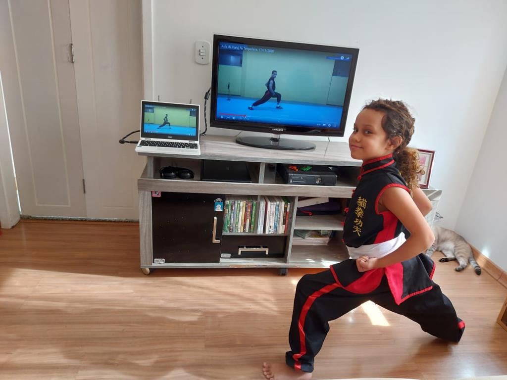 Em Barueri, a criançada treina e se diverte com lives e videoaulas esportivas