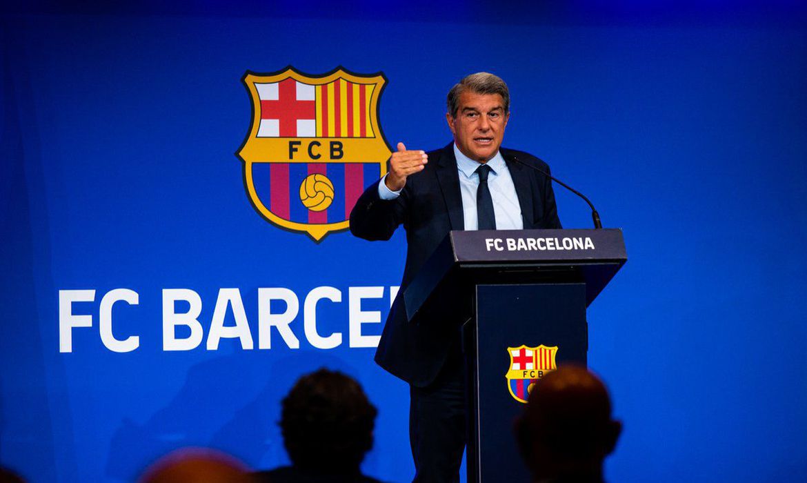 Barcelona pode sair de buraco financeiro em 18 meses, diz presidente