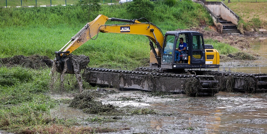 Prefeitura de Itapevi inicia limpeza dos três piscinões
