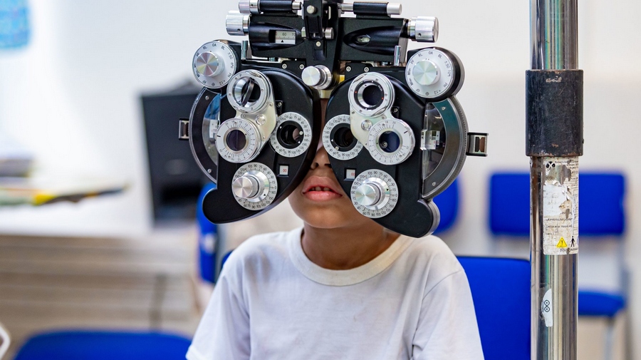 Itapevi: Ampliando Horizontes entrega 765 óculos para estudantes da rede municipal