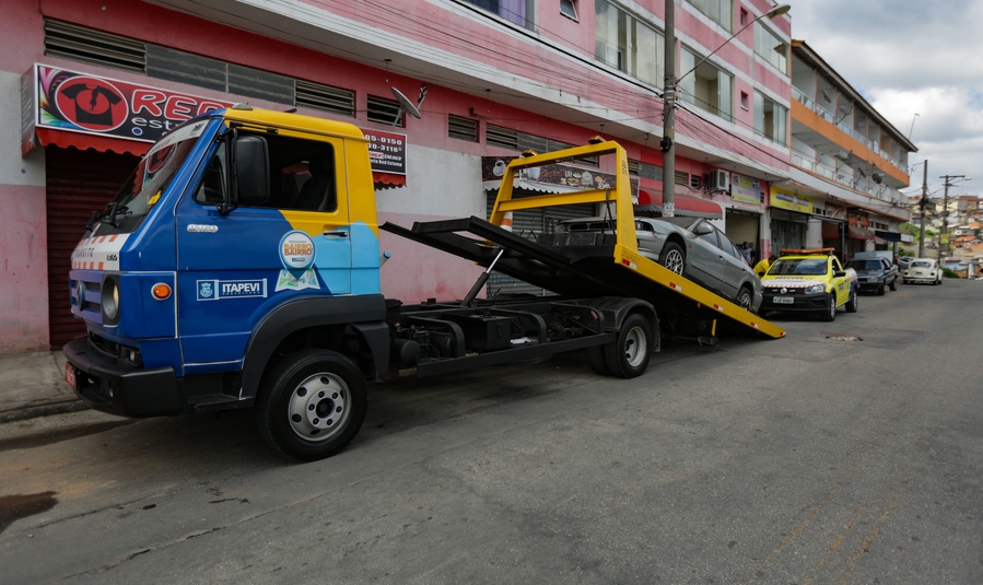 Prefeitura de Itapevi notifica 270 carros abandonados e apreende 55 deles 