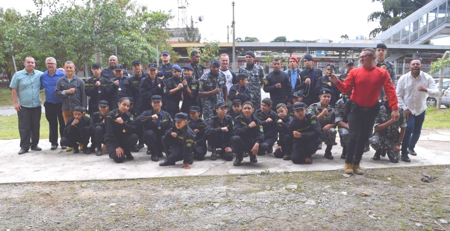 FALB Pré-Militar de Jandira promove formatura de 32 legionários