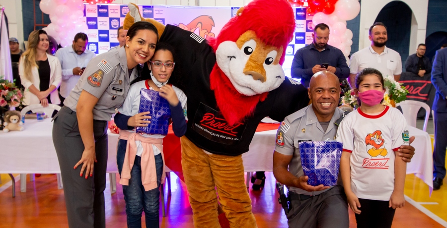 700 alunos são formados pela 1ª turma do PROERD em Jandira