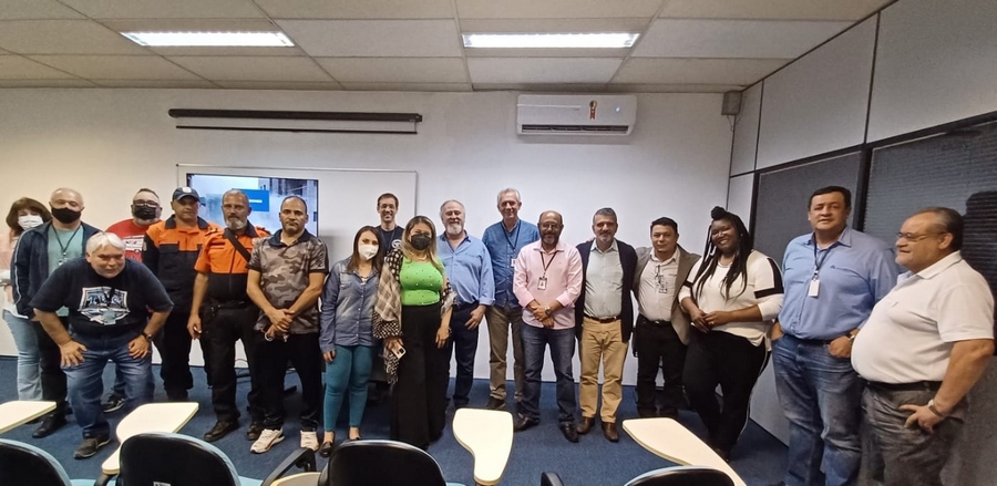 Indústria e Comércio de Jandira realiza reunião na empresa Amonex