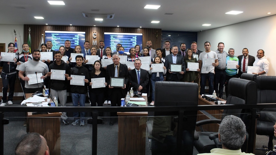 Prefeito Doutor Sato e medalhistas recebem Moção de Aplausos pela evolução do esporte em Jandira