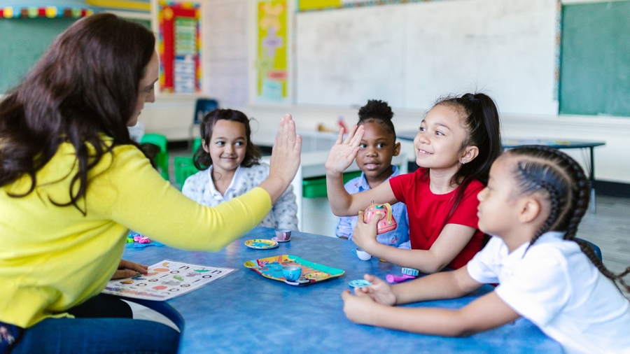 Educação de Jandira caminha para a reta final do maior ciclo de formação da sua história