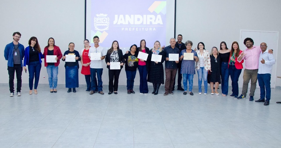Mérito e parceria: entrega de certificados aos assistentes sociais de Jandira