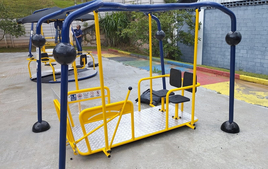 Mais inclusão: Jandira instala 6 novos brinquedos adaptados para PcD