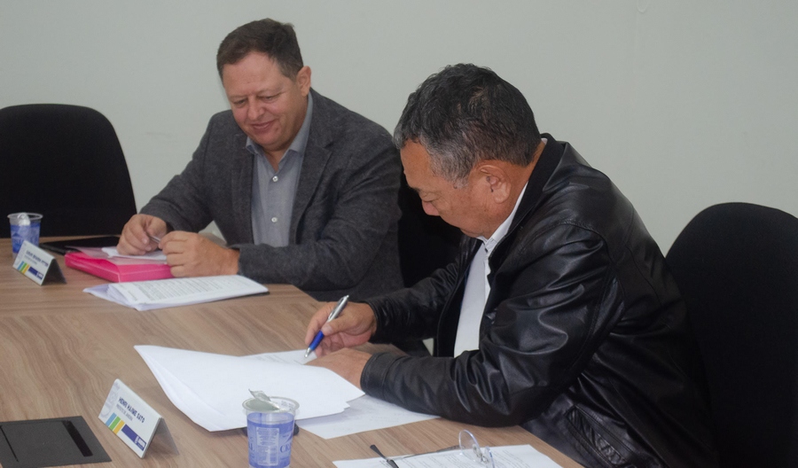 Doutor Sato assina Projeto de Lei que concede a isenção da TFL (Taxa de Licença de Funcionamento) de templos religiosos