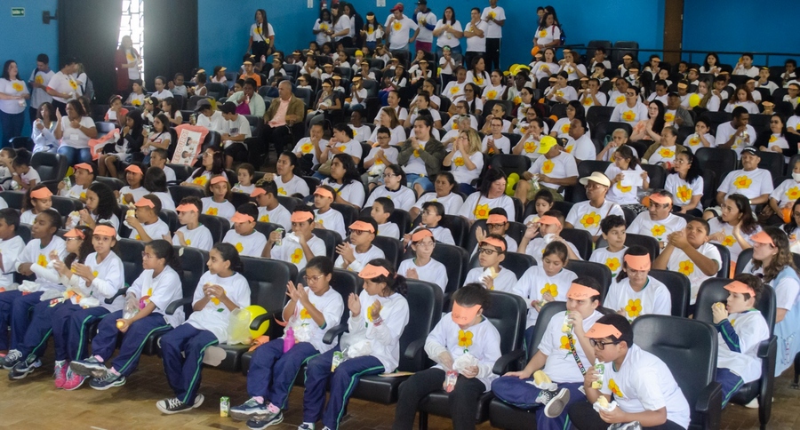 Secretarias de Desenvolvimento Social e Educação realizam caminhada e ação em prol do movimento contra o abuso infantil em Jandira