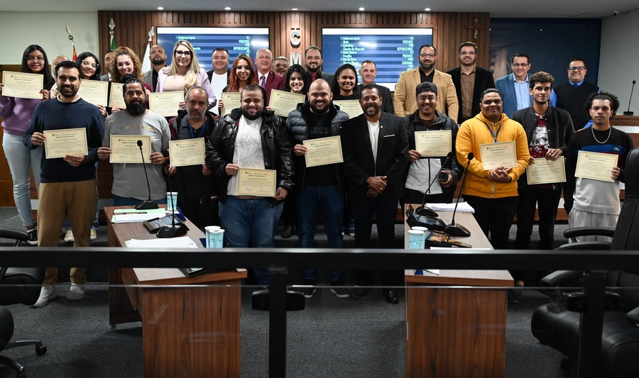 Colaboradores da Secretaria de Comunicação e Eventos recebem homenagem na Câmara de Jandira