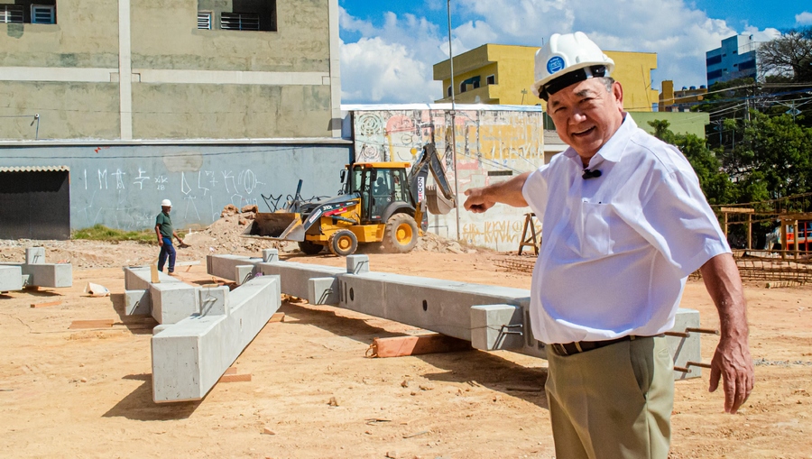 Doutor Sato vistoria avanços da obra do Hospital & Maternidade de Jandira