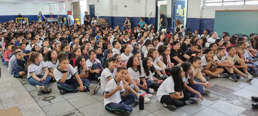 Escola municipal de Jandira recebe palestra da GCM contra o bullying
