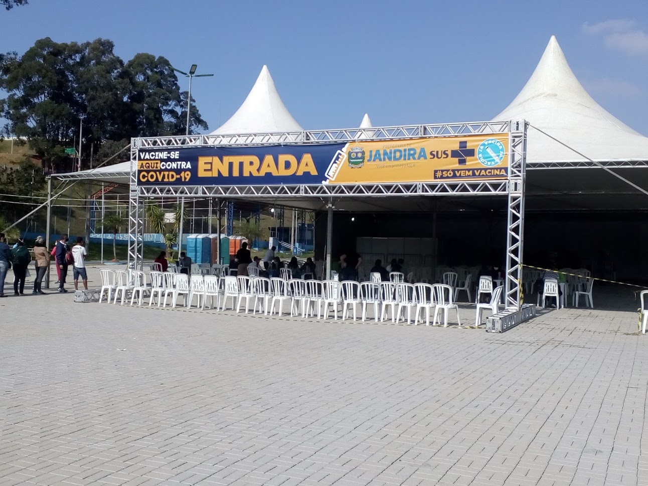 Quarentões entram na fila da vacinação contra a Covid no sábado (19) 