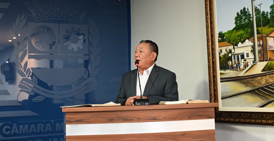 Prefeito Dr. Sato discursa no plenário da Câmara Municipal de Jandira