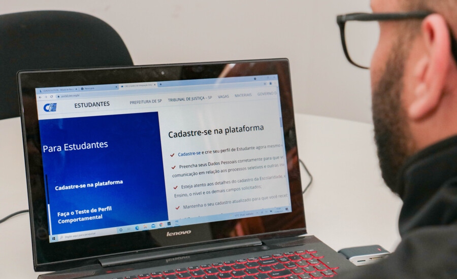 Prefeitura de Carapicuíba abre processo seletivo com 380 vagas para estagiário